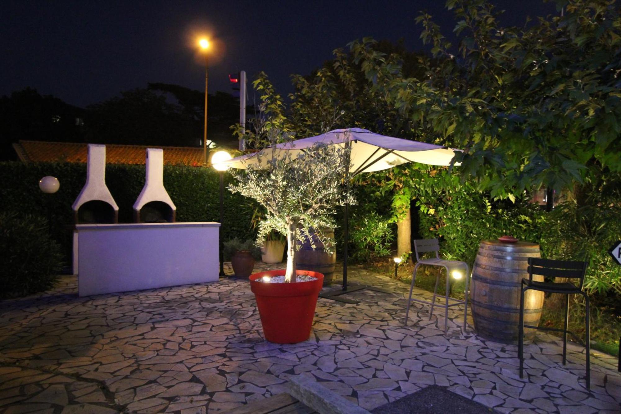 Hotel Vol De Nuit Purpan Toulouse Exterior foto
